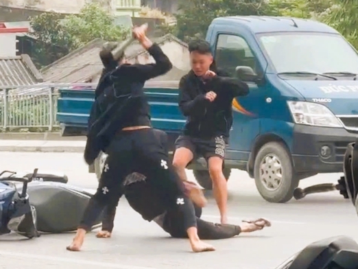 Vụ thanh niên bị chém xối xả trên phố: Hé lộ danh tính nghi phạm và nguyên nhân