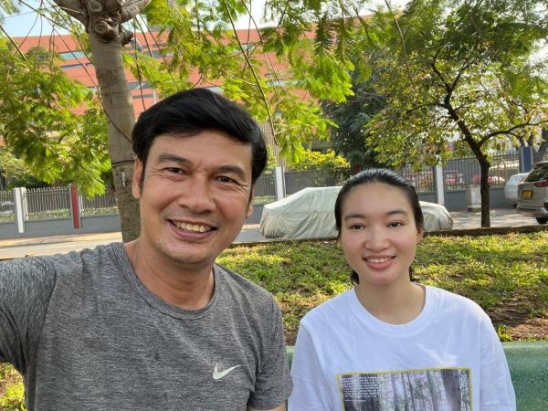 Diễn viên Tiết Cương vỡ òa đón tin vui với vợ trẻ kém 26 tuổi