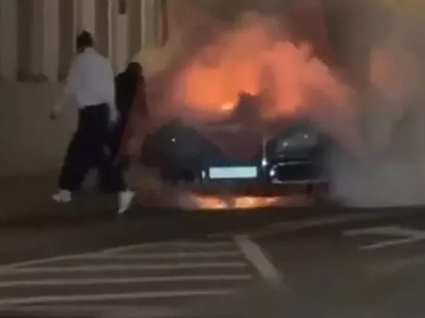 Xe của Tổng thống Nga Putin bốc cháy ở Moscow