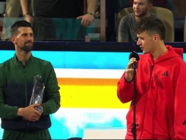 Tay vợt 19 tuổi Jakub Mensik ngăn thần tượng Djokovic đoạt danh hiệu ATP thứ 100