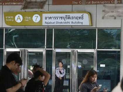 Bangkok: Sơ tán tại khu phức hợp Chính phủ sau khi phát hiện vết nứt, xi măng rơi