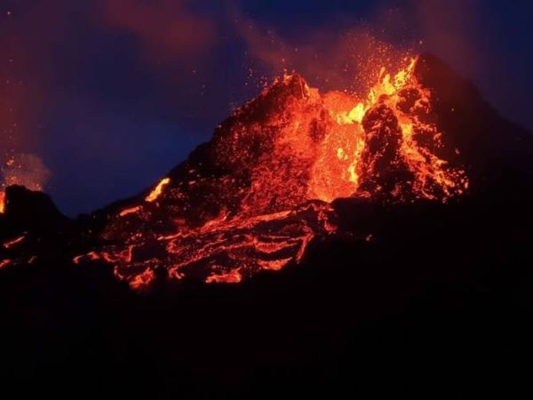 Iceland hứng chịu hàng trăm trận động đất nhỏ, báo hiệu cơn thịnh nộ lớn