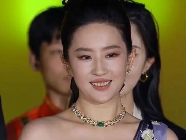 Hình ảnh thật của Lưu Diệc Phi
