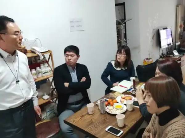Vừa cưới được 3 ngày, nhà chồng đã họp khẩn chia tài sản, lời bố chồng thông báo khiến con dâu không kìm được thốt lên: 'Tại sao lại như vậy?'