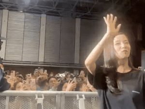 Tranh cãi 1 hành động của Jisoo khiến fan Việt cảm thấy bất công tại fanmeeting