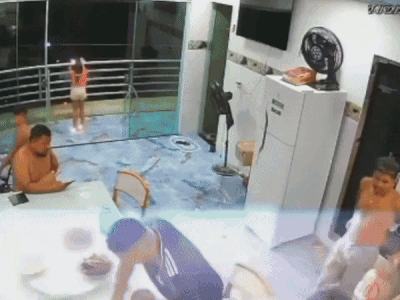 Bị điện giật, bé gái 7 tuổi ngã gục xuống nền nhà