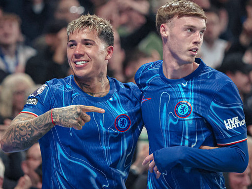Đả bại Tottenham, Chelsea vượt Man City trên BXH