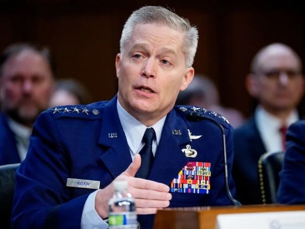 Ông Trump sa thải Giám đốc Cơ quan An ninh quốc gia Mỹ (NSA)