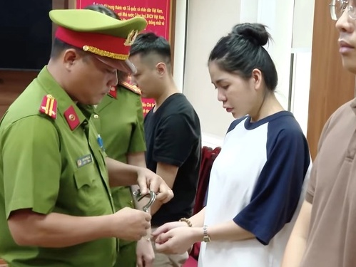 Toàn cảnh bê bối Kẹo Kera của Quang Linh Vlog, Hằng Du Mục: Từ các phiên live quảng cáo rầm rộ đến vòng lao lý
