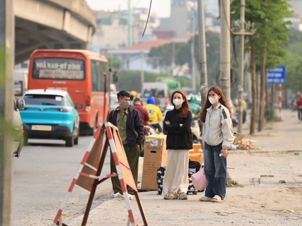 Ùn ùn về quê nghỉ lễ giỗ Tổ: Cô gái 22 tuổi xin sếp nghỉ nguyên buổi chiều để thoát cảnh chen chúc, tắc đường