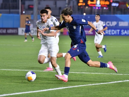 Sao trẻ Man Utd lập công, tuyển Thái Lan vẫn 'vỡ mộng' trong mưa bàn thua