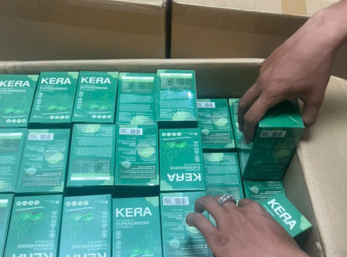 Khám xét trụ sở Công ty Chị Em Rọt, thu giữ hơn 24.000 hộp kẹo Kera