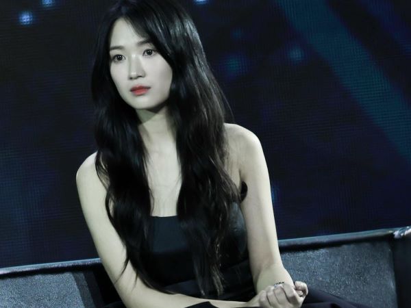 Mỹ nhân bị 200 đoàn phim từ chối vì "nấm lùn", giờ yêu toàn siêu sao mét tám còn gây bão toàn cầu mới nể