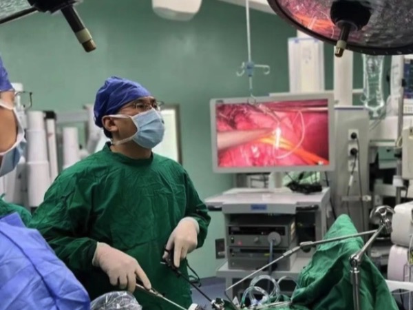 Cô gái 28 tuổi bị axit dạ dày 'ăn mòn lên đến cổ' vì thứ nước nhiều người uống mỗi ngày