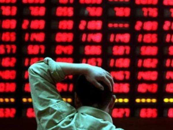 Chứng khoán Việt Nam liên tục lao dốc, nhà đầu tư nên làm gì?