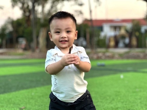 Vụ bé 3 tuổi nhanh trí cứu bạn rơi xuống hố sâu: Mẹ ruột muốn đón về nuôi, quyết định cuối cùng ra sao?