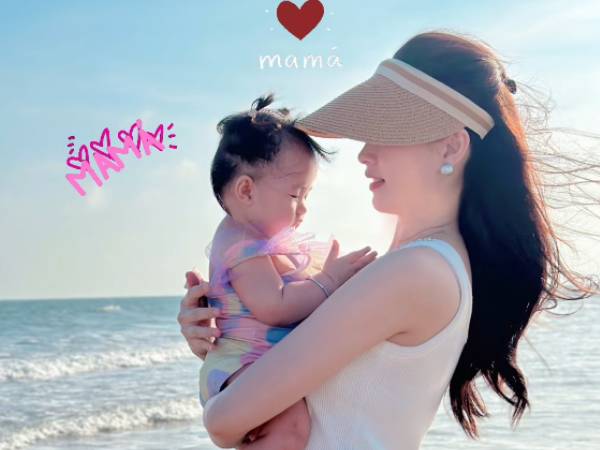Hoa hậu Đặng Thu Thảo khoe khoảnh khắc ngọt ngào bên con gái út, nhan sắc tuổi 33 gây chú ý