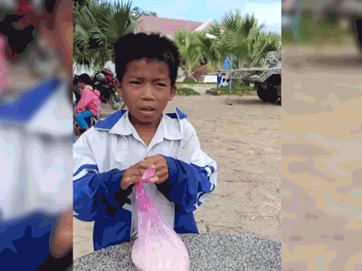 Clip: Xúc động học sinh gạ 'bán gạo' cho thầy giáo để mua bút