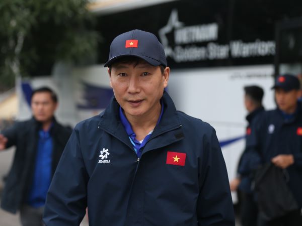 HLV Kim Sang Sik dẫn dắt Các ngôi sao ĐNA đấu MU