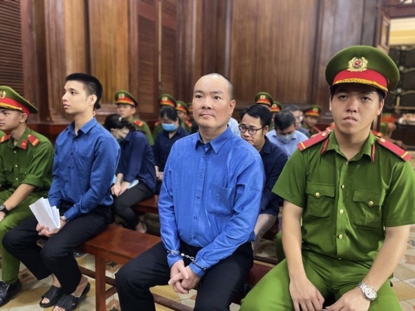 Lãnh đạo lạm quyền, trục lợi hàng trăm tỉ đồng