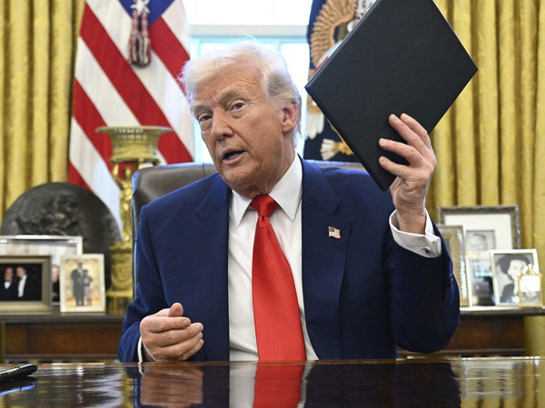 18 giờ kịch tính khiến Tổng thống Donald Trump đổi ý về thuế đối ứng