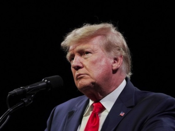 Tốn thời gian gội đầu vì nước yếu, Tổng thống Mỹ Trump ký sắc lệnh về vòi sen