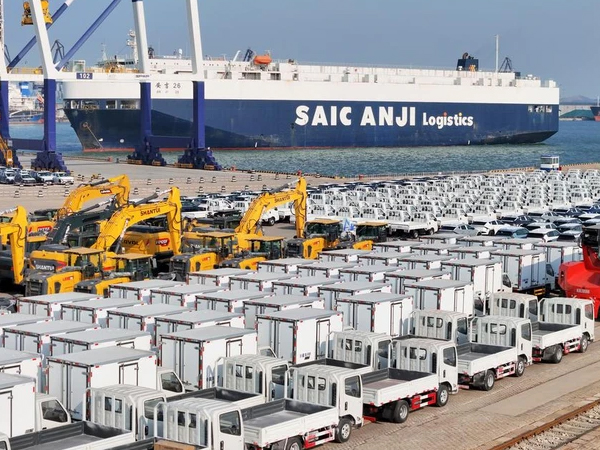 Vì sao ông Donald Trump 'quay xe' về thuế quan?
