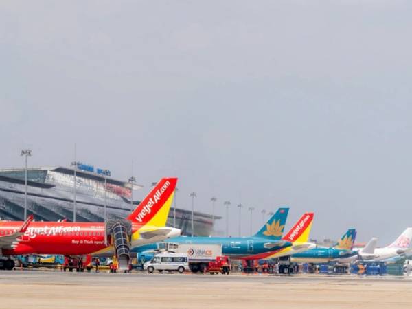 Vé bay dịp 30-4 đắt ngang Tết, Cục Hàng không tăng cường giám sát