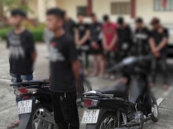 Nguồn cơn nhóm thiếu niên bị truy sát, một người bị chém rơi khỏi xe tử vong