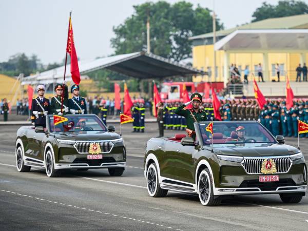 Hàng nghìn người lần đầu tiên tổng hợp luyện diễu binh 30/4 tại sân bay Biên Hòa