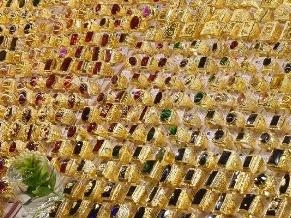 Giá vàng miếng SJC, vàng nhẫn vượt 106 triệu đồng