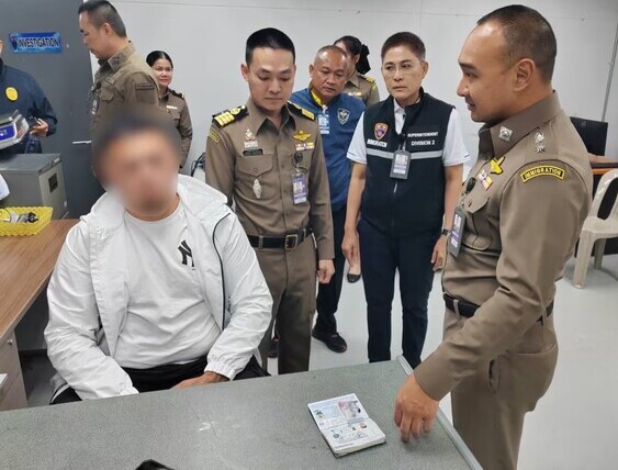 Thanh niên bị bắt tại sân bay vì giấu ma túy trong hộ chiếu