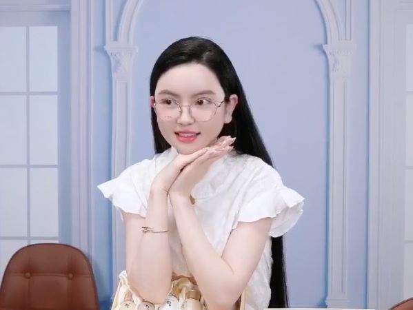 Chu Thanh Huyền - vợ Quang Hải - xinh đẹp lộ diện sau loạt drama, 1 hành động lạ rộ nghi vấn lại 'dao kéo'