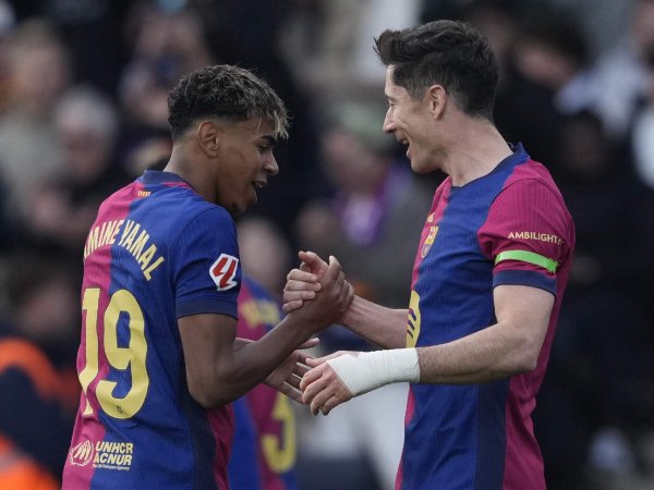 Giải mã Barca: Sức mạnh từ cái bắt tay Lamine Yamal và Lewandowski