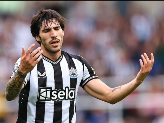 Sao Newcastle lại bị điều tra tội cá cược, cựu sao Man United liên quan