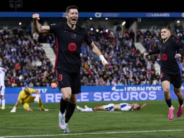 Barca thắng nhờ pha phản lưới, bỏ xa Real Madrid 7 điểm