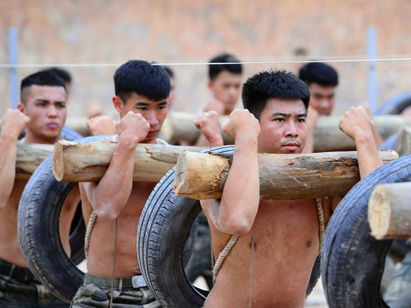 Những bài luyện tập thực chiến khắc nghiệt của cảnh sát chống khủng bố Việt Nam