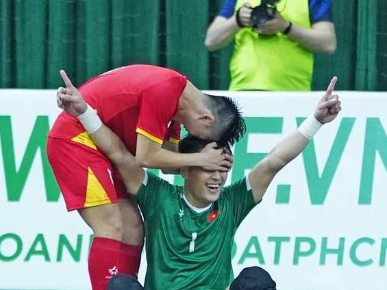 Thủ môn lập siêu phẩm, tuyển Việt Nam tạo 'địa chấn' khi thắng đậm đội top 7 thế giới