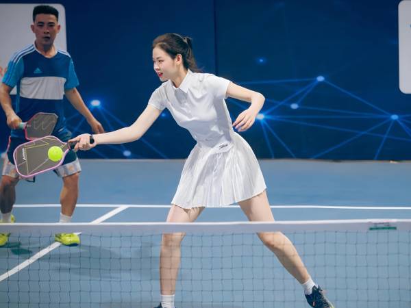Chỉ khoe một bức ảnh chơi pickleball, cô gái đến từ Nghệ An đã khiến dân tình xôn xao
