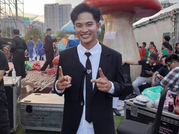 Hot Tiktoker Lê Tuấn Khang gây sốt khi xuất hiện trong showcase phim 'Lật mặt 8' của Lý Hải
