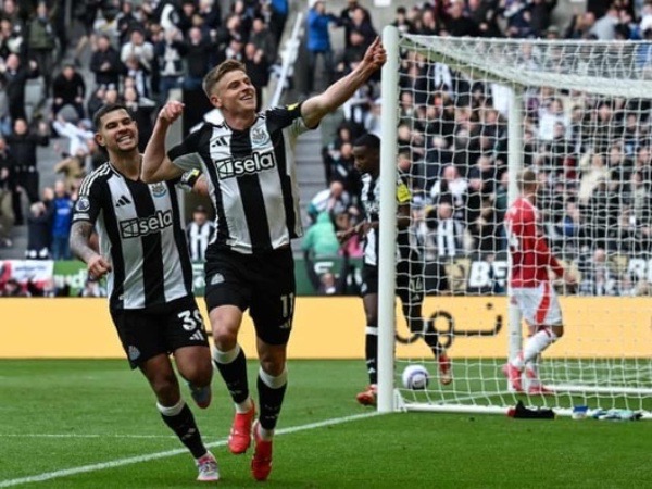 Newcastle làm điều chưa từng có trước MU