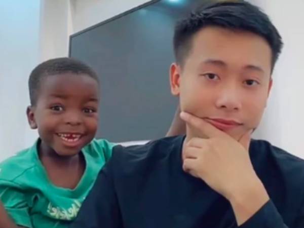 Dân mạng đào lại clip cũ gây xôn xao, người đầu tiên từng 'bóc mẽ' Quang Linh Vlogs chính là Lôi Con