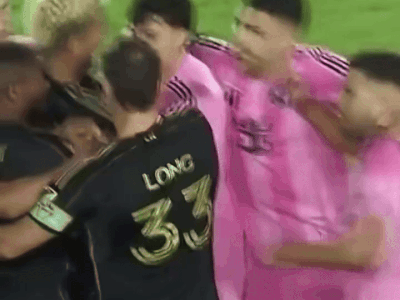 Suarez cắn nhầm đồng đội trong trận thắng của Inter Miami