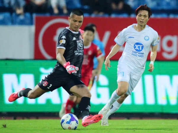 Thủ môn số 1 tuyển Việt Nam bỗng 'biến mất' tại V.League, có kịp trở lại đấu Malaysia hay không?