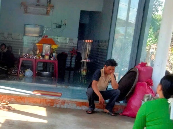 Đang trú mưa, 7 người bị sét đánh thương vong