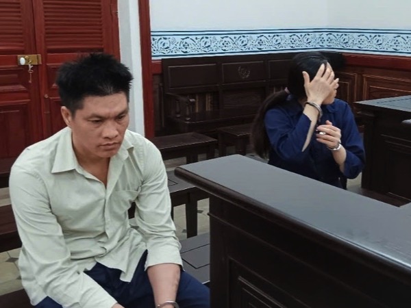 Người tình mới bị đâm tử vong, cô gái bỏ trốn cùng tình cũ