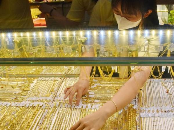 Giá vàng miếng SJC neo đỉnh 107,5 triệu đồng, tăng tới bao giờ?
