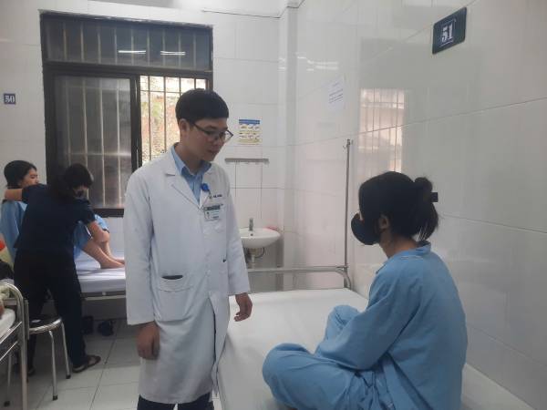 Hai nữ sinh nhập viện tâm thần vì cùng 1 lý do: Bác sĩ chỉ rõ 6 dấu hiệu cha mẹ cần đặc biệt chú ý