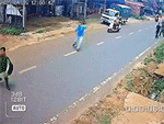 Kịch tính giây phút người dân hỗ trợ lực lượng chức năng bắt trộm ngay trên phố