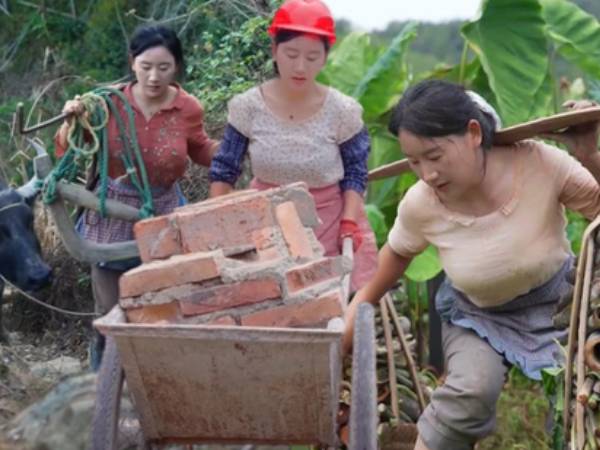 23 tuổi ly hôn làm mẹ đơn thân, 27 tuổi phá sản, gánh nợ 3 tỷ đồng: Hiện tại trở thành chủ tịch 'nuôi sống' cả ngôi làng